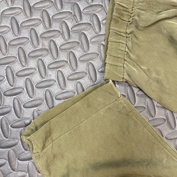 Theory Silk cargos size 0 - Picture 7 of 8